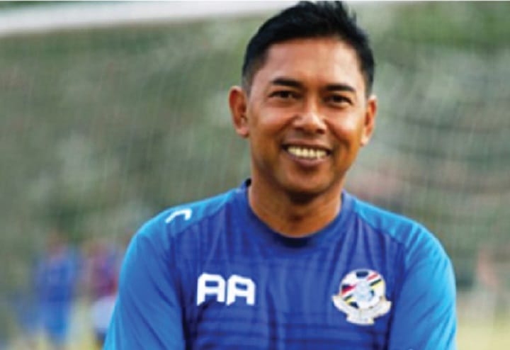 PM Anwar hulur sumbangan kepada Azman Adnan