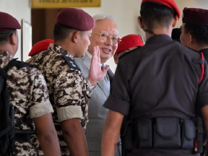 Mahkamah tolak permohonan Najib berhubung isu tahanan rumah dalam titah adendum