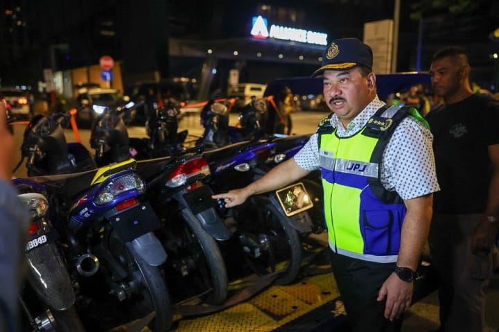 Motosikal diubah suai secara ekstrem antara 65 kenderan disita JPJ KL Motosikal diubah suai secara ekstrem antara 65 kenderan disita JPJ KL