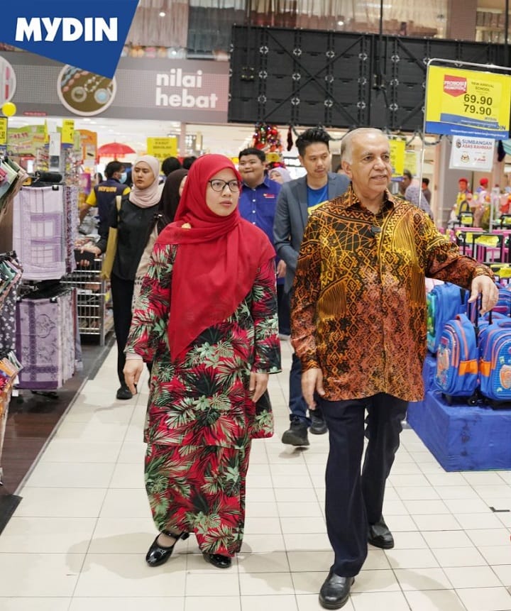 Jelajah Generasi Pintar: MYDIN terus komited membantu keluarga kurang berkemampuan