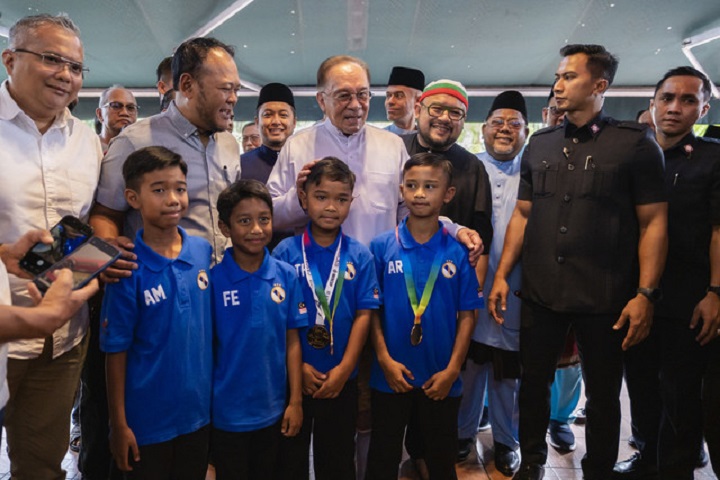 Pendidikan baik lahirkan insan cemerlang akademik, berakhlak – Anwar Pendidikan baik lahirkan insan cemerlang akademik, berakhlak – Anwar