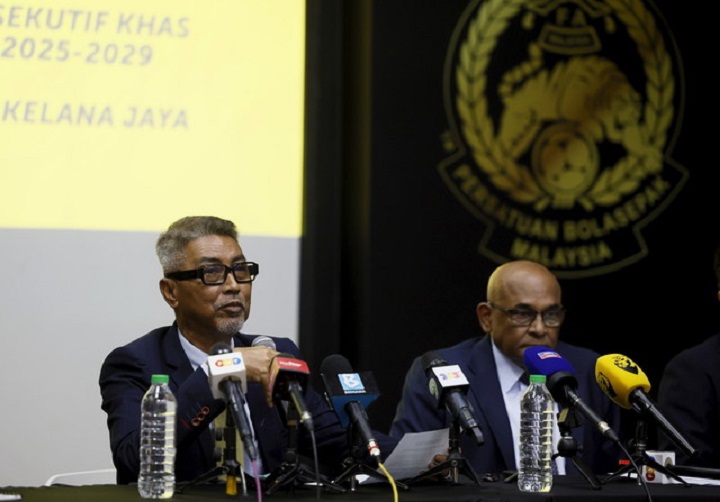 Exco FAM letak jawatan beramai-ramai Exco FAM letak jawatan beramai-ramai