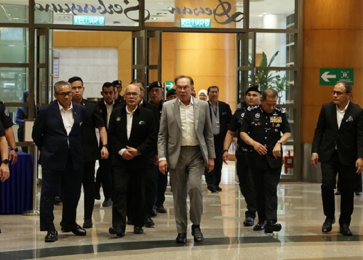 Seminggu untuk pimpinan penguat kuasa putuskan kekal atau tukar jawatan – PM