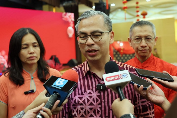 Fahmi rakam penghargaan kepada Suhaimi