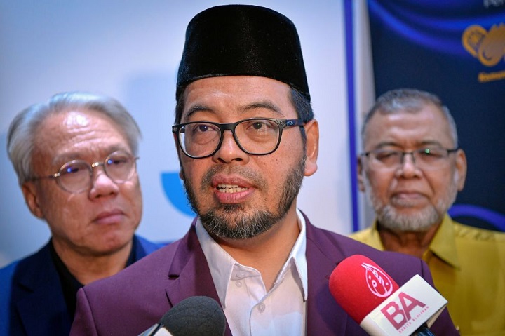 Pegang prinsip tabayyun, semak sebelum sebar kandungan berita – Zulkifli