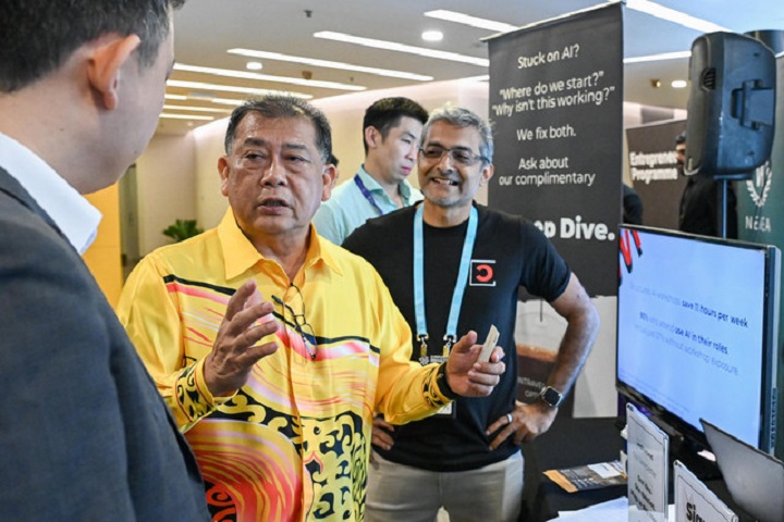 Anjakan berteraskan digital kepada AI kini bentuk landskap perniagaan, industri – Ugak