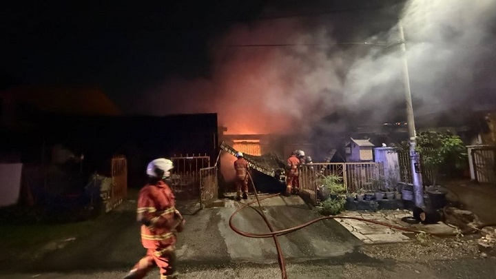 Lelaki rentung dalam kebakaran lima rumah di Kepong