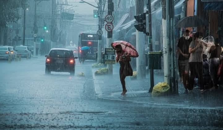 Ribut petir, angin kencang landa seluruh negeri utara hingga 12 tengah hari ini