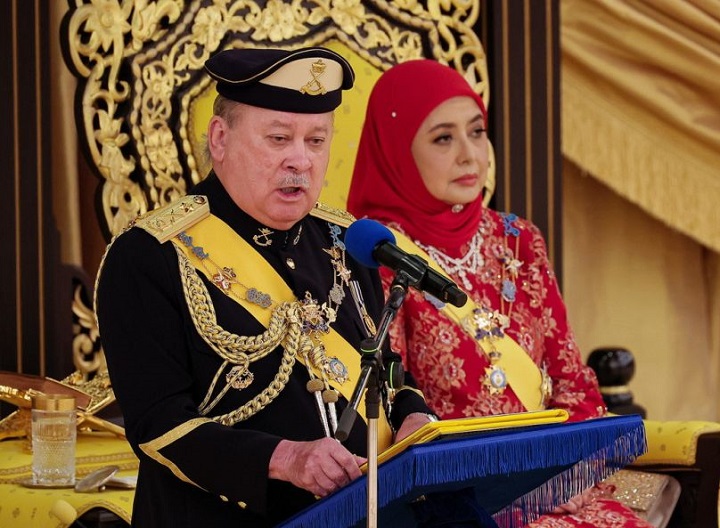 Kerajaan MADANI tadbir negara penuh dedikasi di bawah naungan Agong – PM Anwar