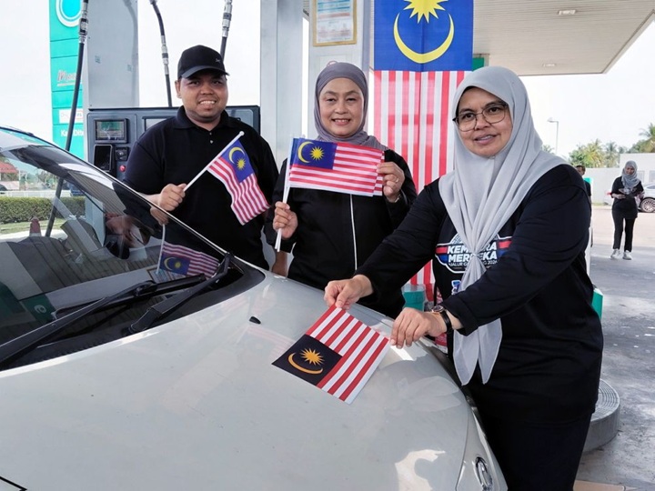 Magnet Jalur Gemilang hiasi 3,000 kenderaan di seluruh negara