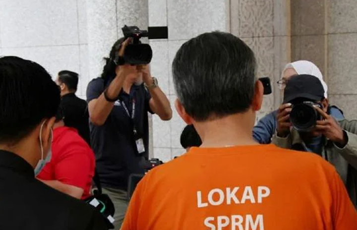 BEKAS CEO TH TIBA DI MAHKAMAH BAGI PROSIDING REMAN BEKAS CEO TH TIBA DI MAHKAMAH BAGI PROSIDING REMAN