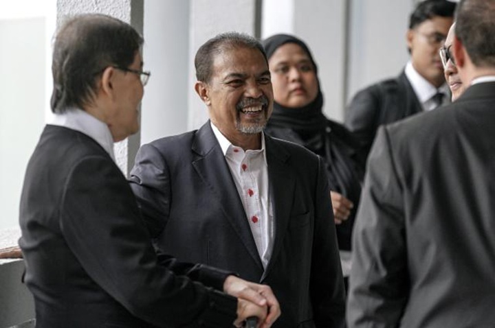 Jamil Khir didakwa sebabkan Lembaga TH lupus wang lebih RM860 juta kepada Al-Rawda Jamil Khir didakwa sebabkan Lembaga TH lupus wang lebih RM860 juta kepada Al-Rawda