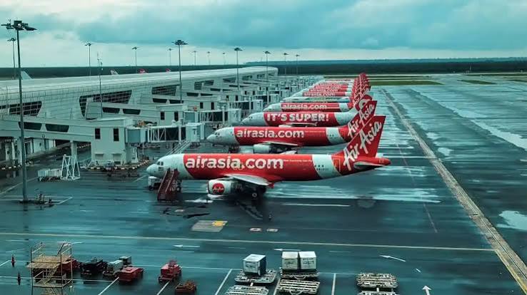 AIRASIA SAMBUNG SEMULA PENERBANGAN YANG TERJEJAS AKIBAT LETUSAN ANAK KRAKATAU